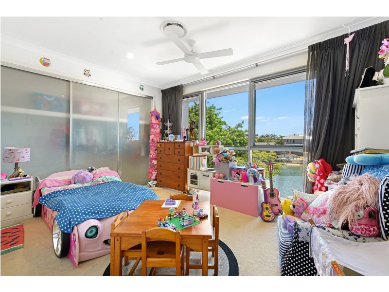 2 Cedar Place, Broadbeach Waters QLD 4218