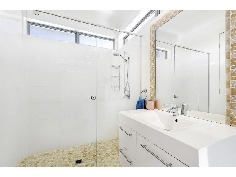 2 Cedar Place, Broadbeach Waters QLD 4218