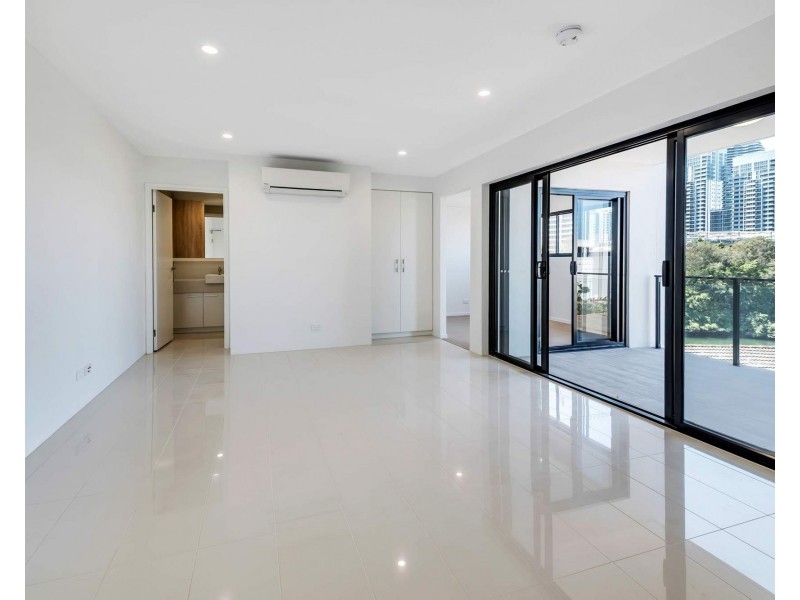605/9 Hooker Boulevard, Broadbeach QLD 4218