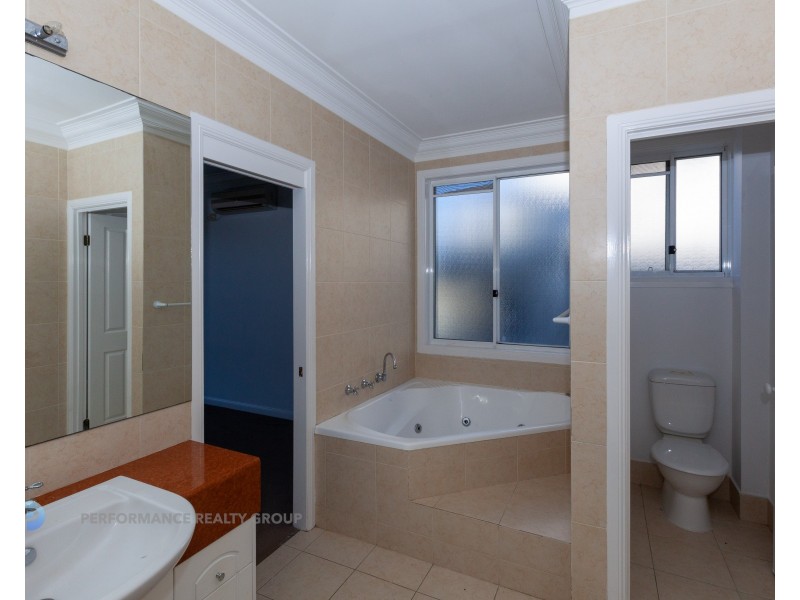 31 Meadowlake Drive, Carrara QLD 4211