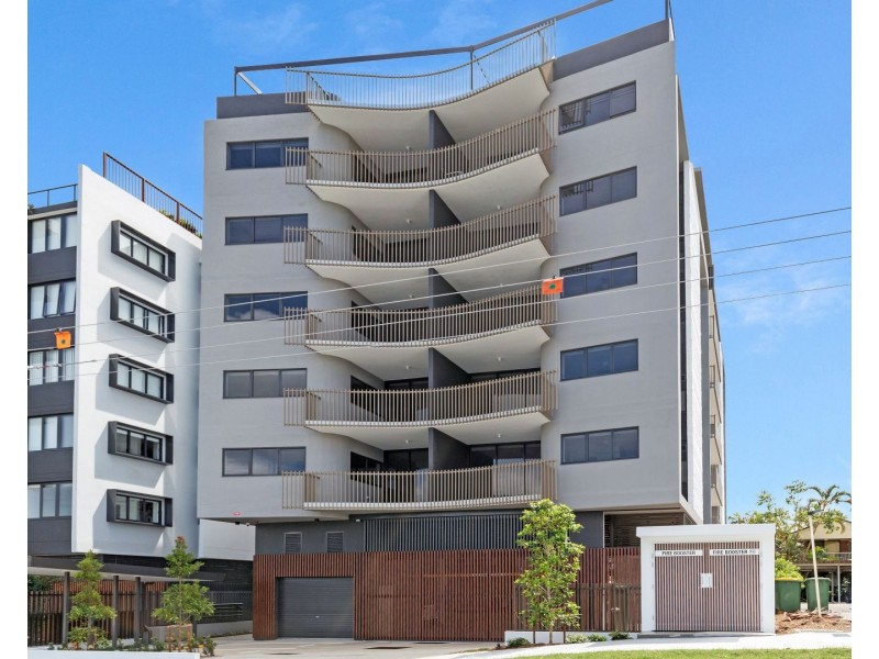 301/135 Eugaree Street, Southport QLD 4215