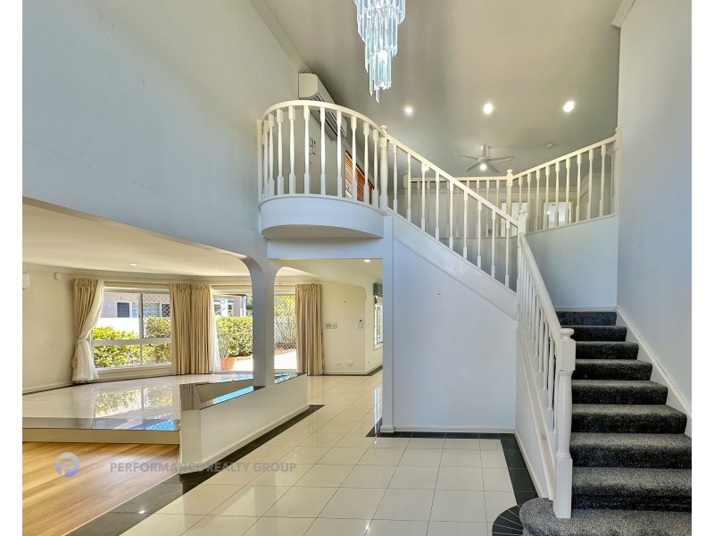 5 Cheval Court, Benowa Waters QLD 4217