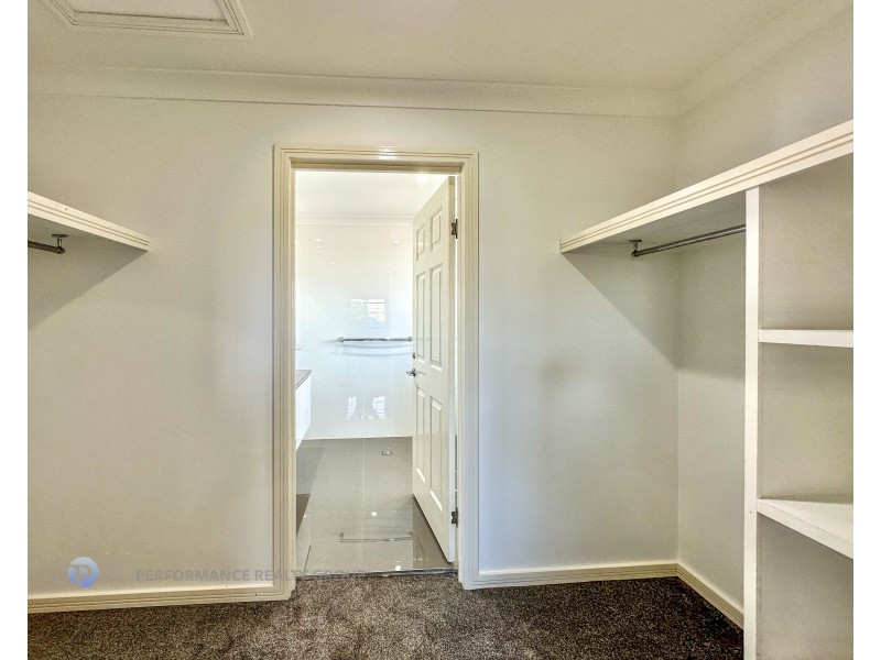 5 Cheval Court, Benowa Waters QLD 4217