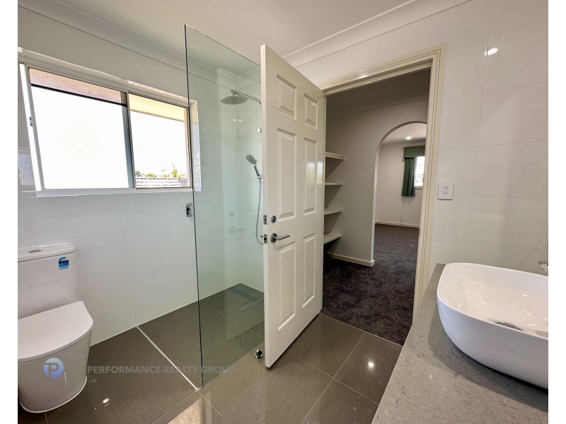 5 Cheval Court, Benowa Waters QLD 4217