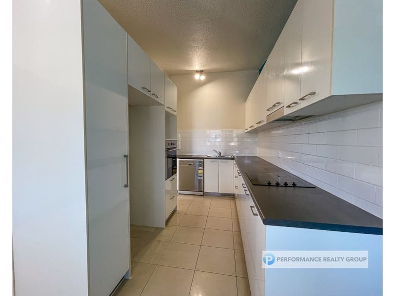10/26 Holland Court, Broadbeach Waters QLD 4218