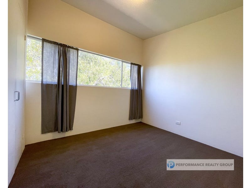 10/26 Holland Court, Broadbeach Waters QLD 4218