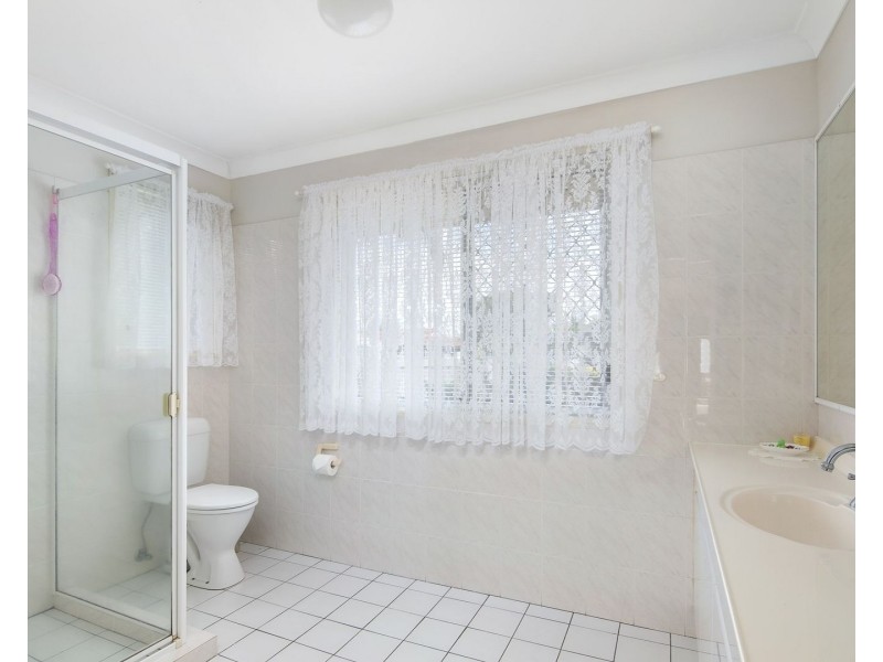 28 Auk Avenue, Burleigh Waters QLD 4220
