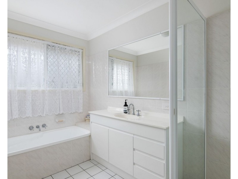 28 Auk Avenue, Burleigh Waters QLD 4220