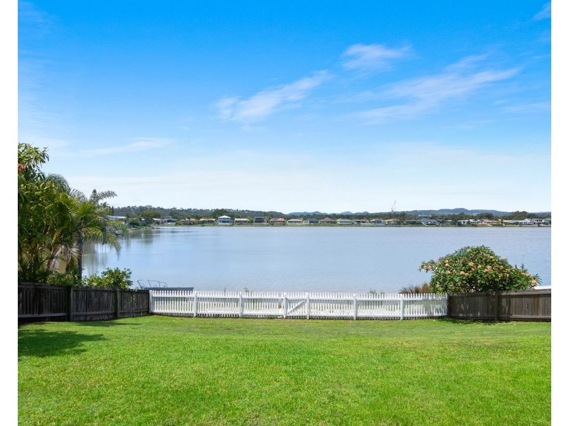 28 Auk Avenue, Burleigh Waters QLD 4220