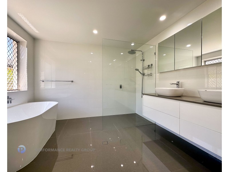 5 Cheval Court, Benowa Waters QLD 4217