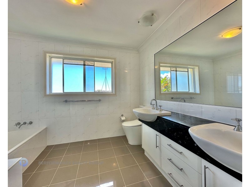 5 Cheval Court, Benowa Waters QLD 4217