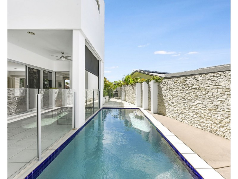 2 Cedar Place, Broadbeach Waters QLD 4218