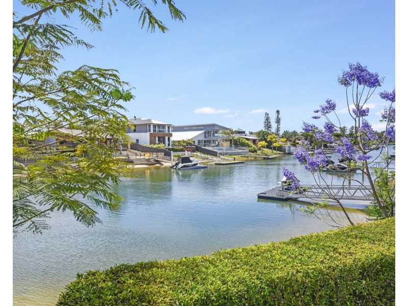 2 Cedar Place, Broadbeach Waters QLD 4218