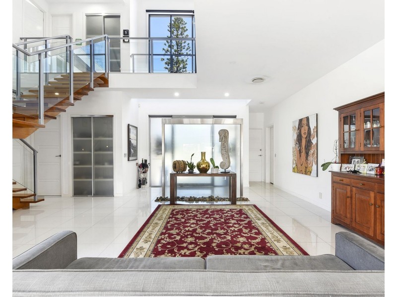 2 Cedar Place, Broadbeach Waters QLD 4218