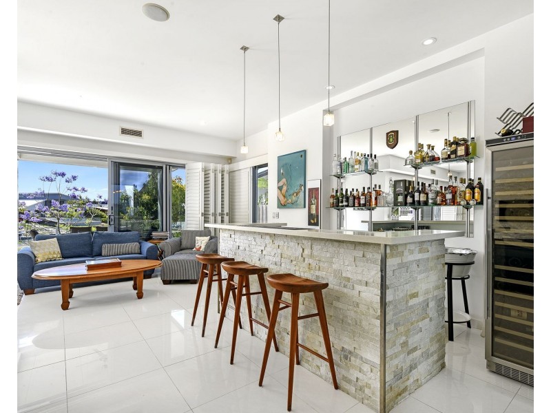 2 Cedar Place, Broadbeach Waters QLD 4218