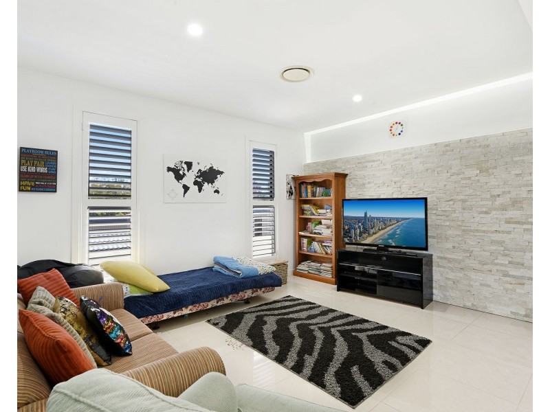 2 Cedar Place, Broadbeach Waters QLD 4218