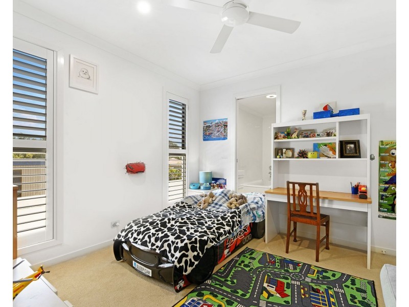 2 Cedar Place, Broadbeach Waters QLD 4218