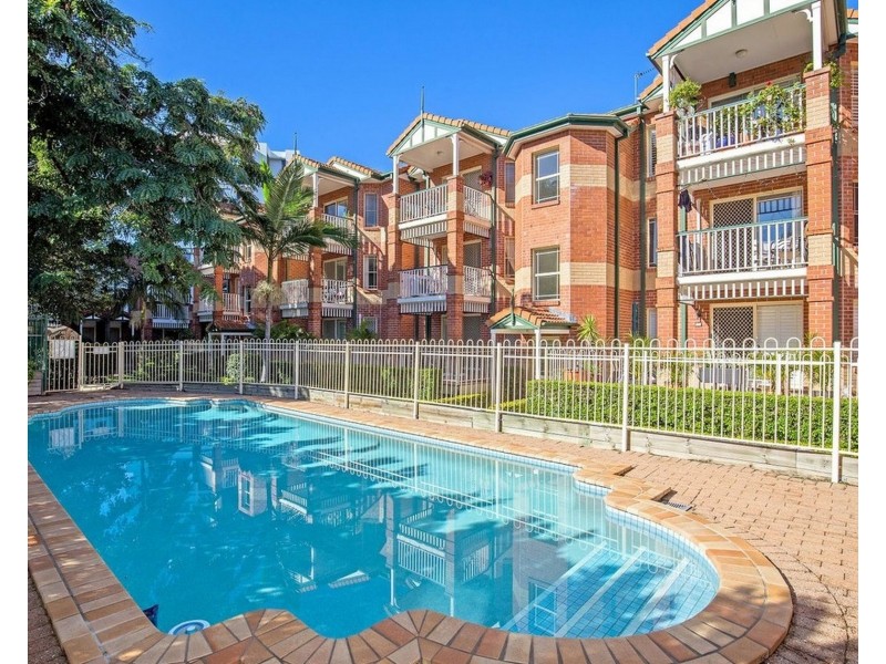 17/53 Bauer Street, Southport QLD 4215