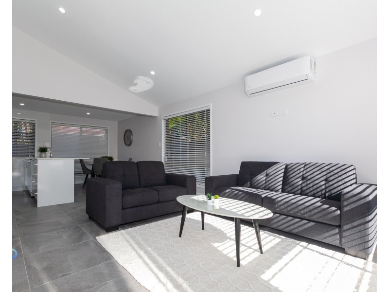 2/90 Frank Street, Labrador QLD 4215