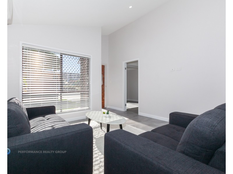 2/90 Frank Street, Labrador QLD 4215