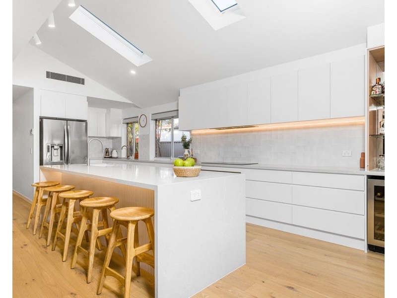 33 Firmin Court, Mermaid Waters QLD 4218