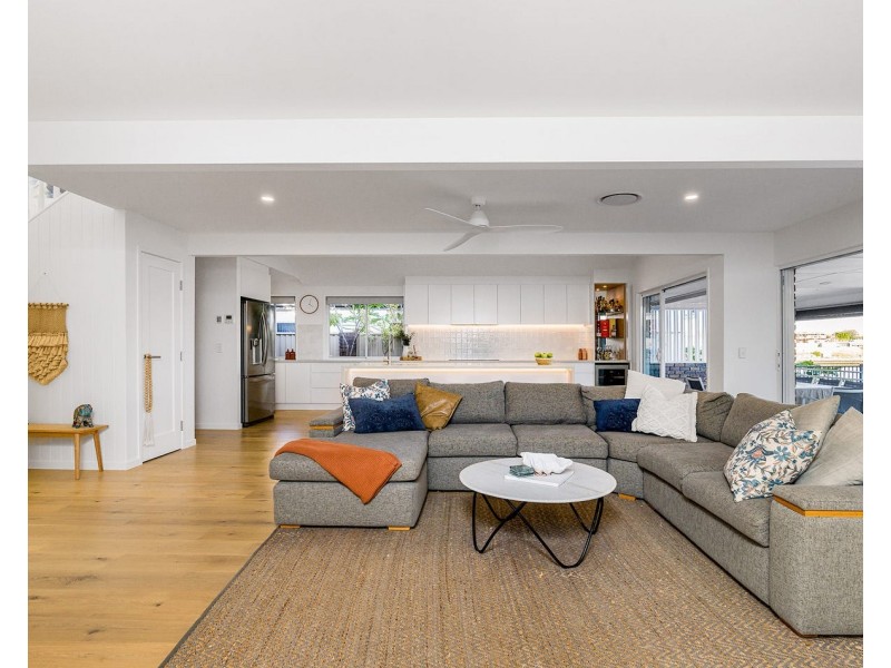 33 Firmin Court, Mermaid Waters QLD 4218