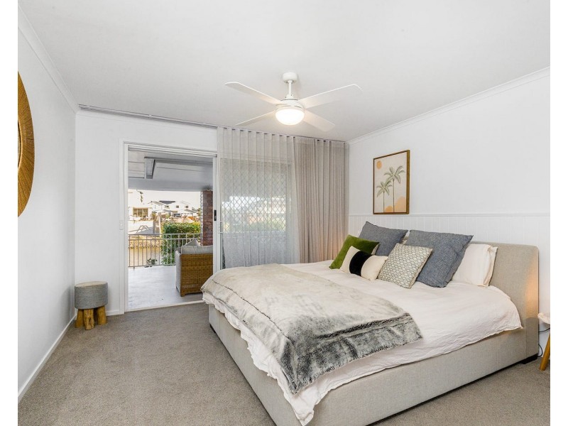 33 Firmin Court, Mermaid Waters QLD 4218