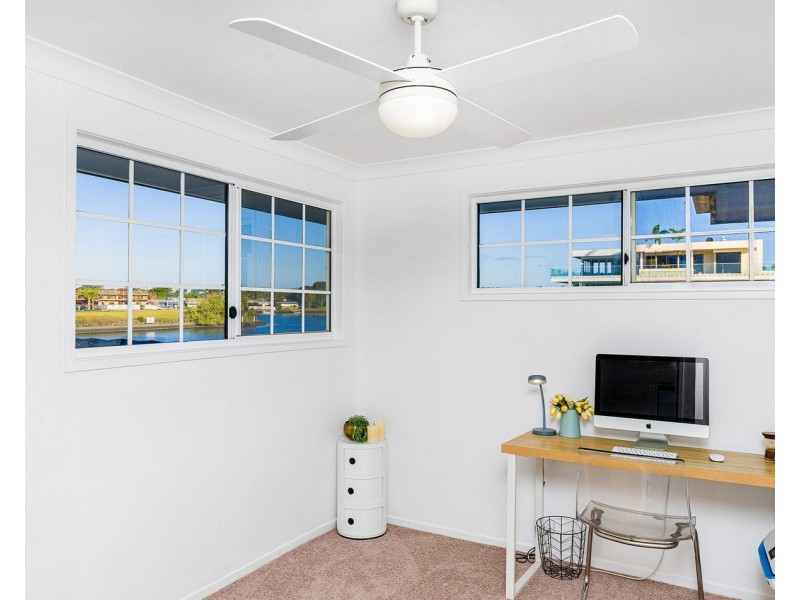 33 Firmin Court, Mermaid Waters QLD 4218
