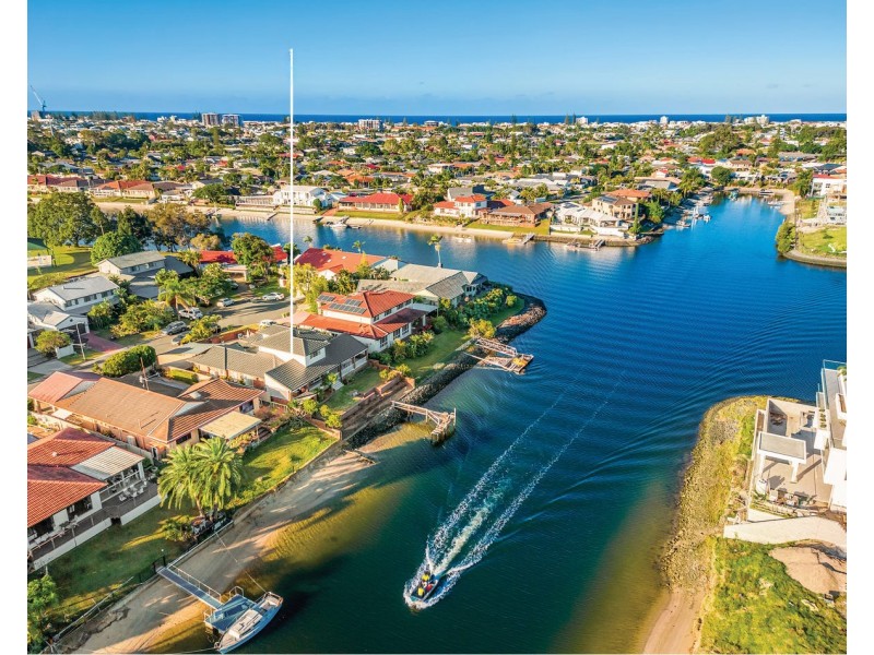 33 Firmin Court, Mermaid Waters QLD 4218