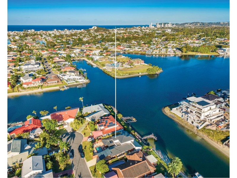 33 Firmin Court, Mermaid Waters QLD 4218