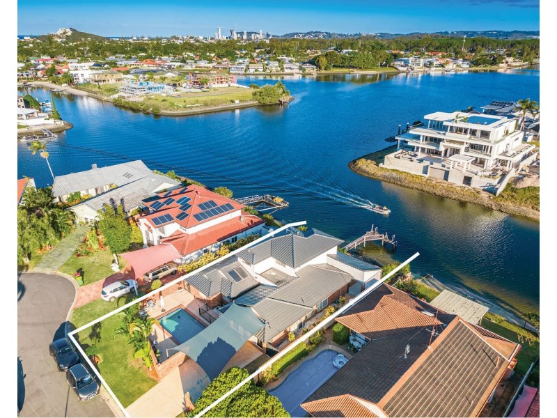 33 Firmin Court, Mermaid Waters QLD 4218
