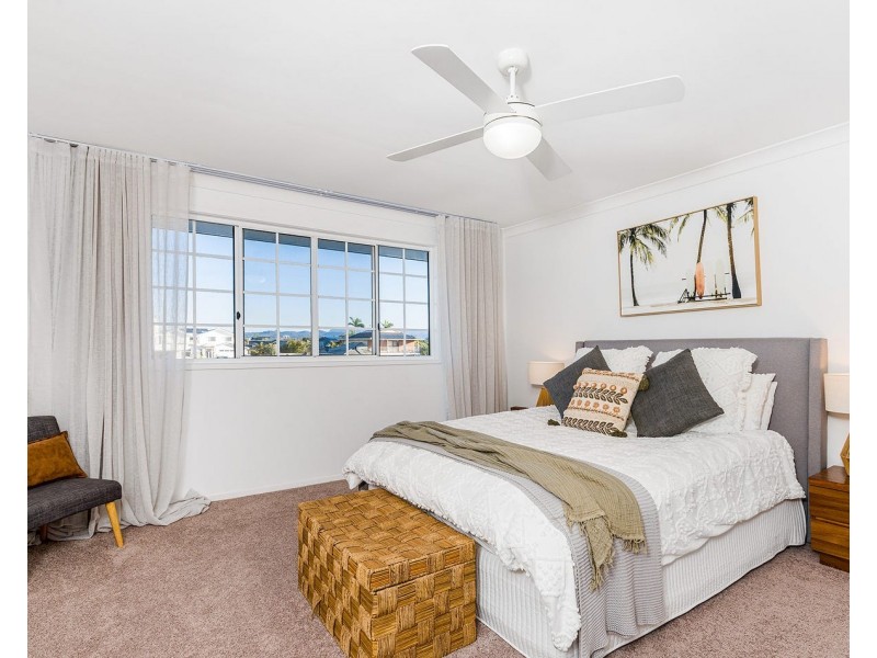 33 Firmin Court, Mermaid Waters QLD 4218