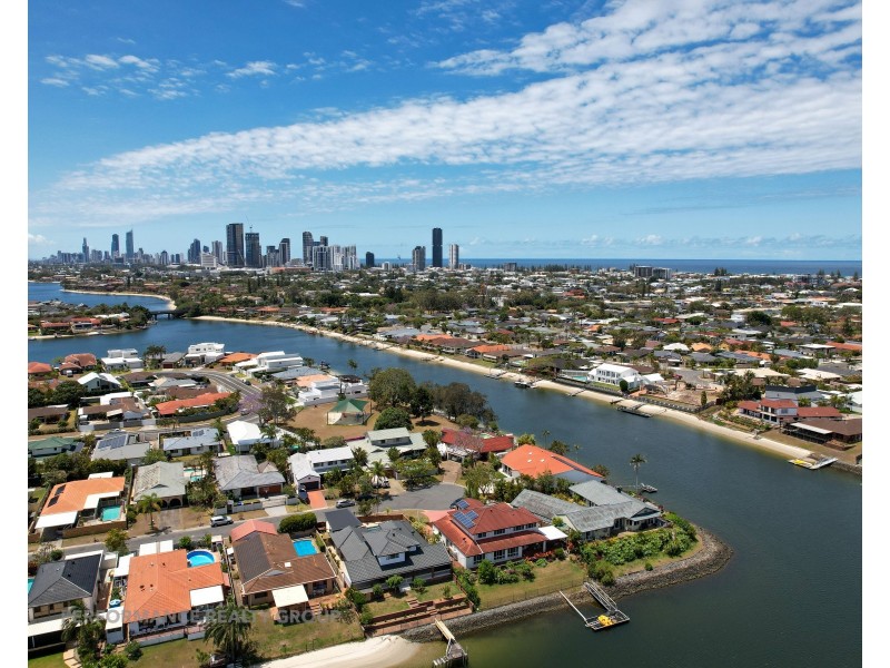 33 Firmin Court, Mermaid Waters QLD 4218