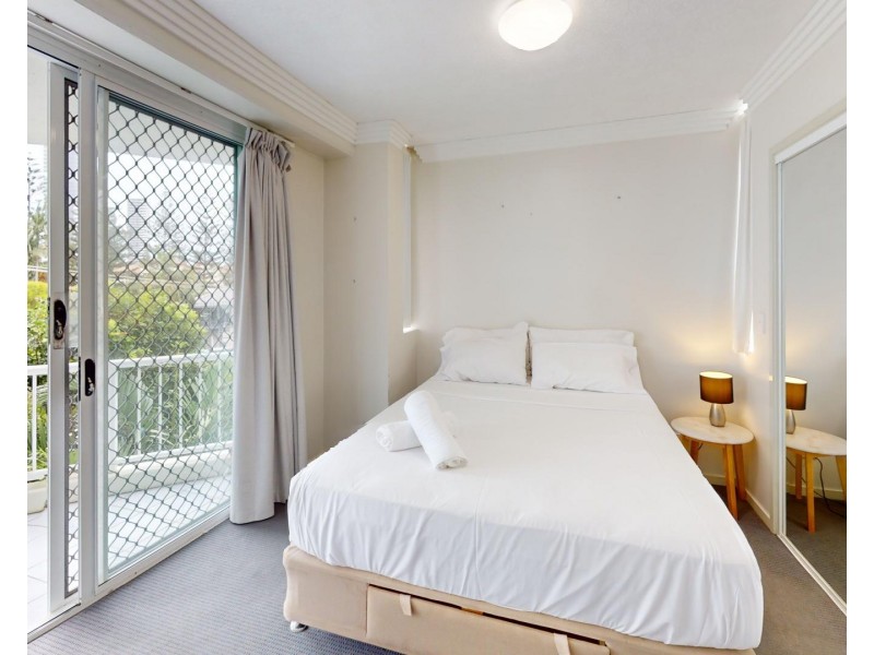 10/13 Anne Avenue, Broadbeach QLD 4218