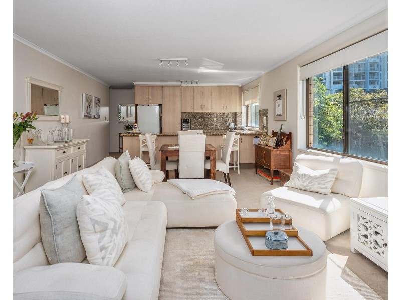 8/4 Mary Avenue, Broadbeach QLD 4218