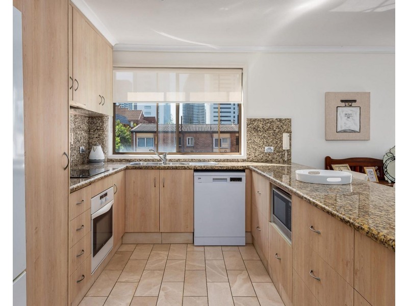 8/4 Mary Avenue, Broadbeach QLD 4218