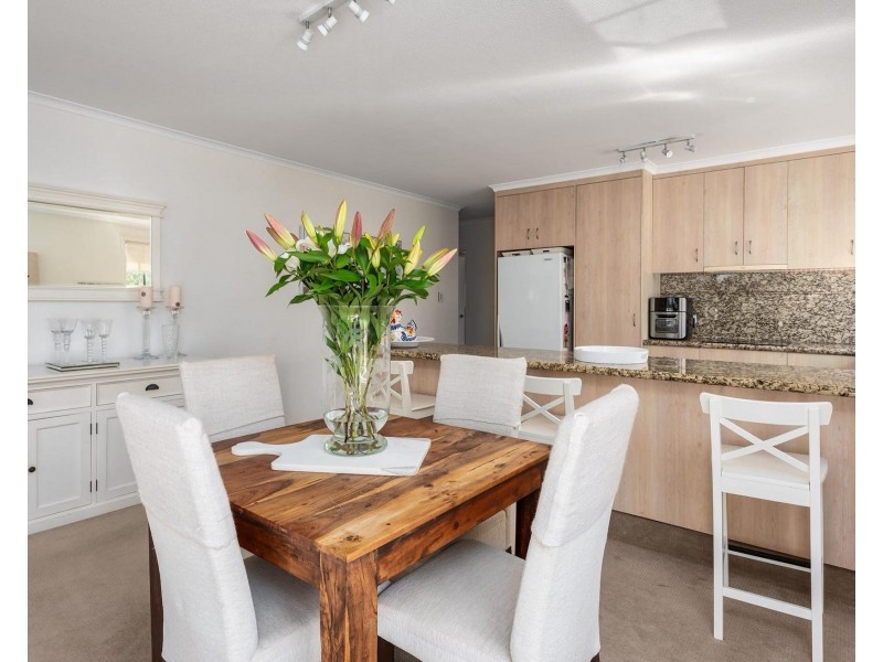 8/4 Mary Avenue, Broadbeach QLD 4218