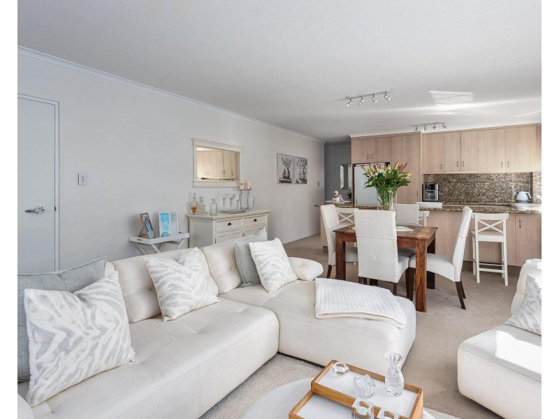 8/4 Mary Avenue, Broadbeach QLD 4218