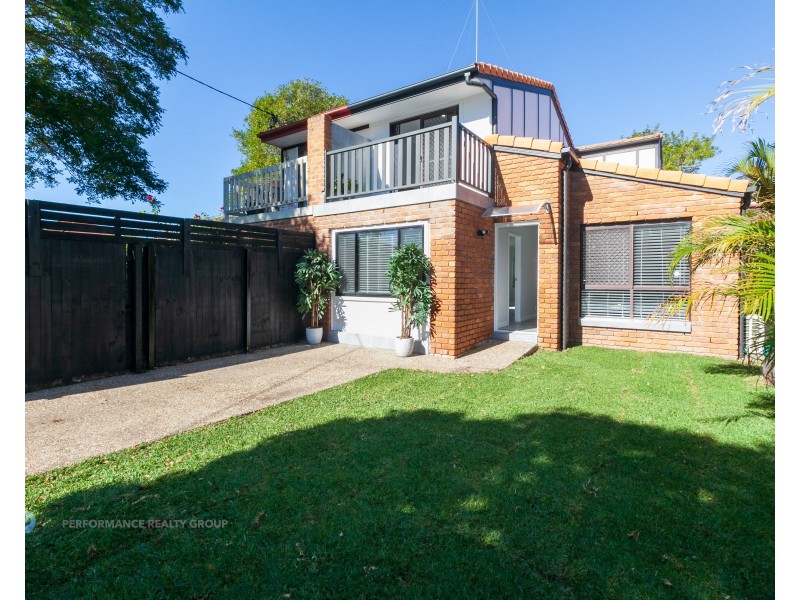 2/90 Frank Street, Labrador QLD 4215