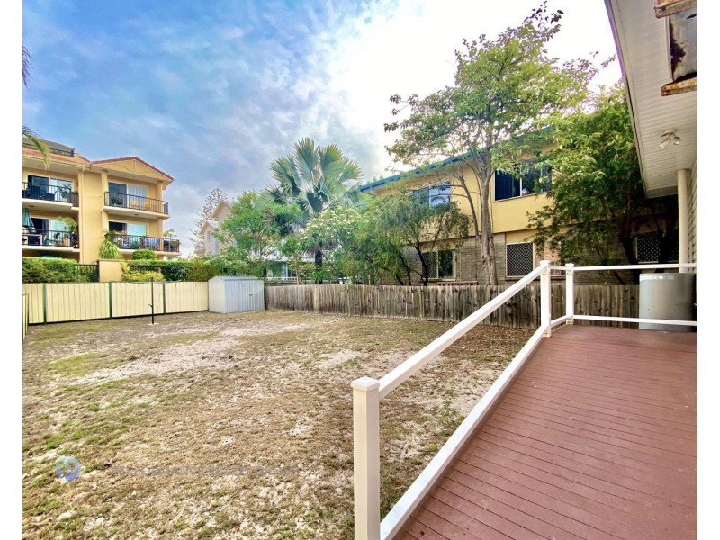 40 Peerless Avenue, Mermaid Beach QLD 4218