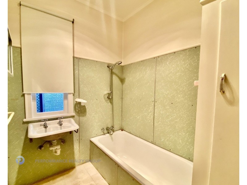 40 Peerless Avenue, Mermaid Beach QLD 4218