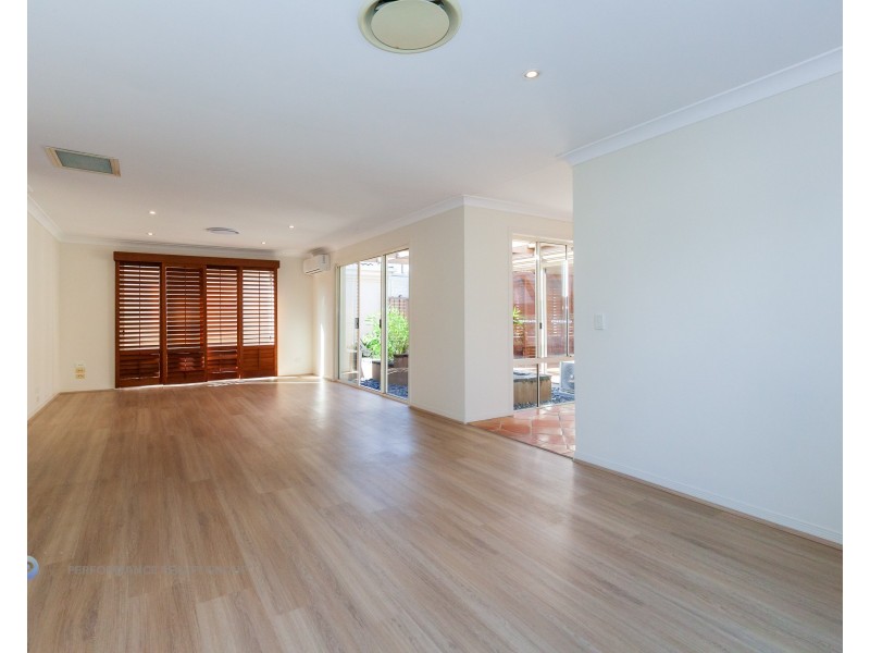 3 Abby Crescent, Ashmore QLD 4214