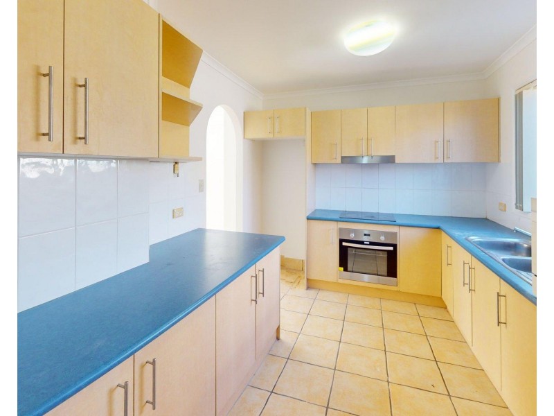 1/146 Whiting Street, Labrador QLD 4215