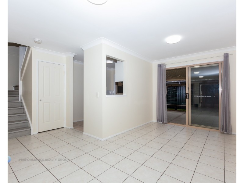 1/8 Hialeah Crescent, Helensvale QLD 4212