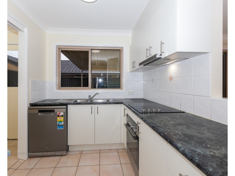 1/8 Hialeah Crescent, Helensvale QLD 4212