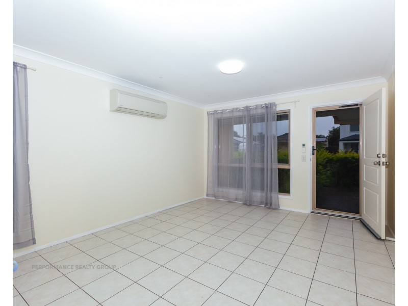 1/8 Hialeah Crescent, Helensvale QLD 4212