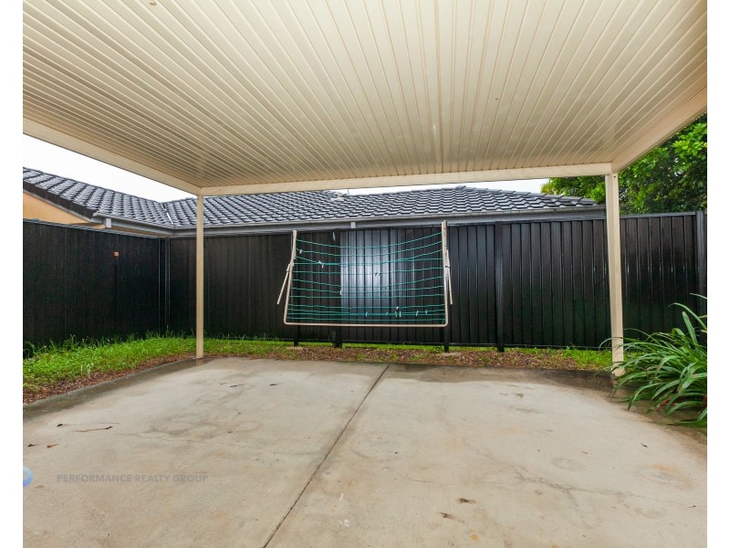 1/8 Hialeah Crescent, Helensvale QLD 4212