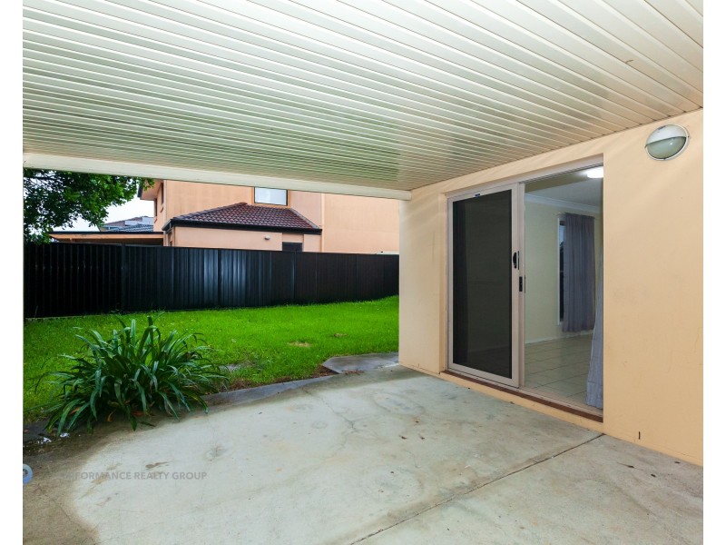 1/8 Hialeah Crescent, Helensvale QLD 4212