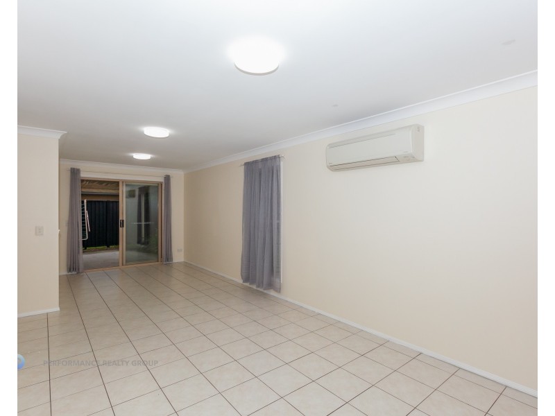 1/8 Hialeah Crescent, Helensvale QLD 4212