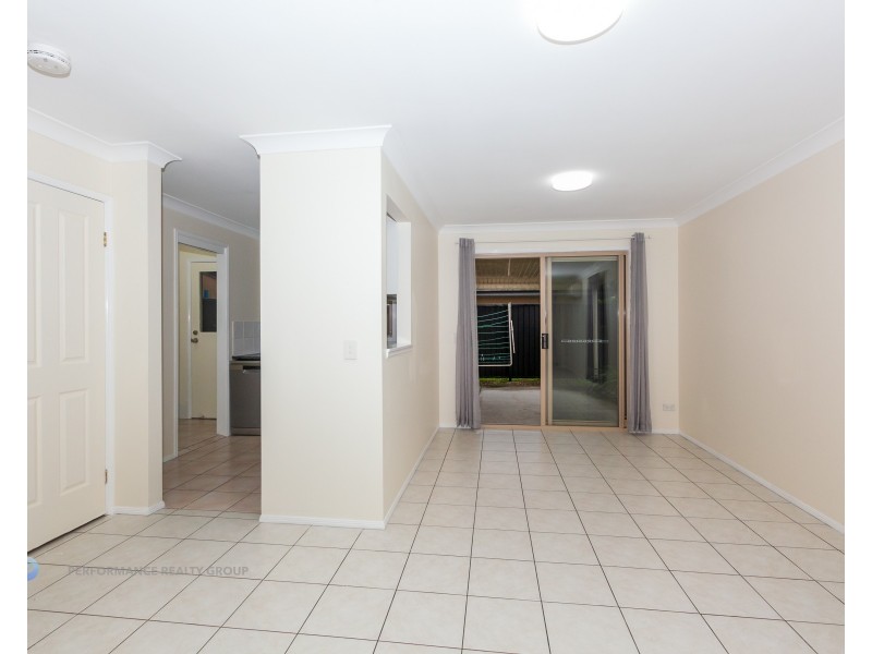 1/8 Hialeah Crescent, Helensvale QLD 4212